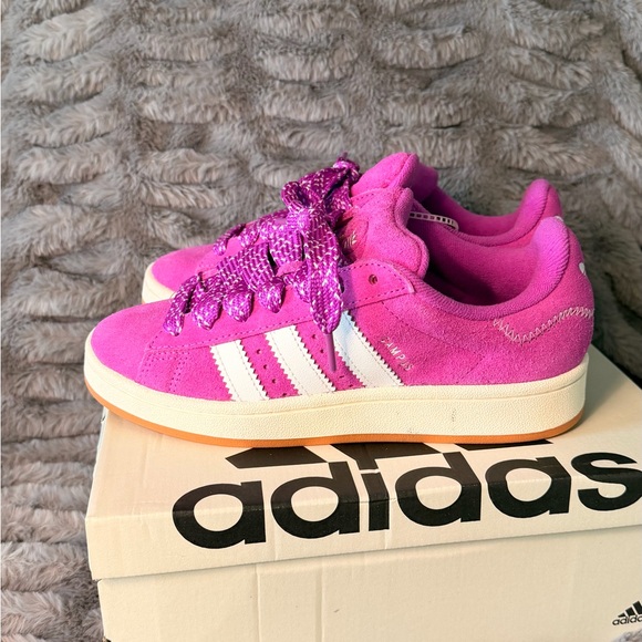 NWT - Adidas Originals Campus Fuchsia Sneakers with White Stripes - Picture 3 of 8